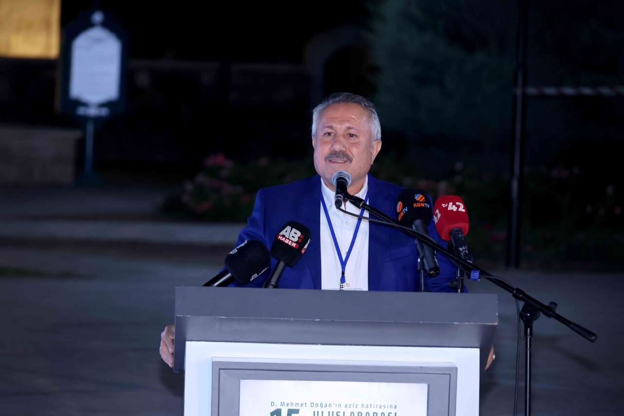Mevlânâ’nın huzurunda 15. buluşma! Konya’da usta kalemler sahne aldı 4